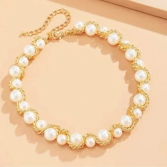 NWOT Pearl Gold Necklace